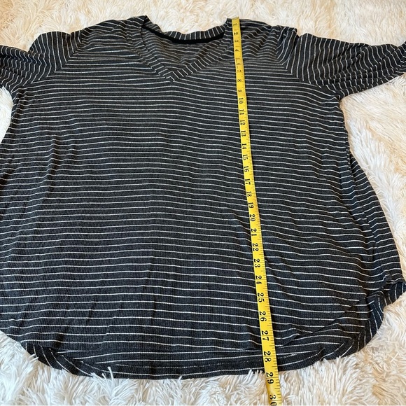 Van Heusen Women’s Gray White Striped Long Sleeve Top Size: XL - Picture 4 of 6